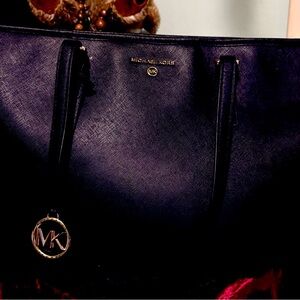 💎Michael Kors Jet Set Travel Tote bag in black.